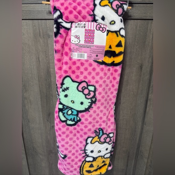 Hello Kitty Other - New Hello Kitty Frankie Vampire Mummy Pink Halloween Faux Fur 50"x70" Blanket
